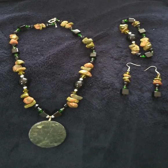 Jade Jewlery Set - Picture 2 of 7